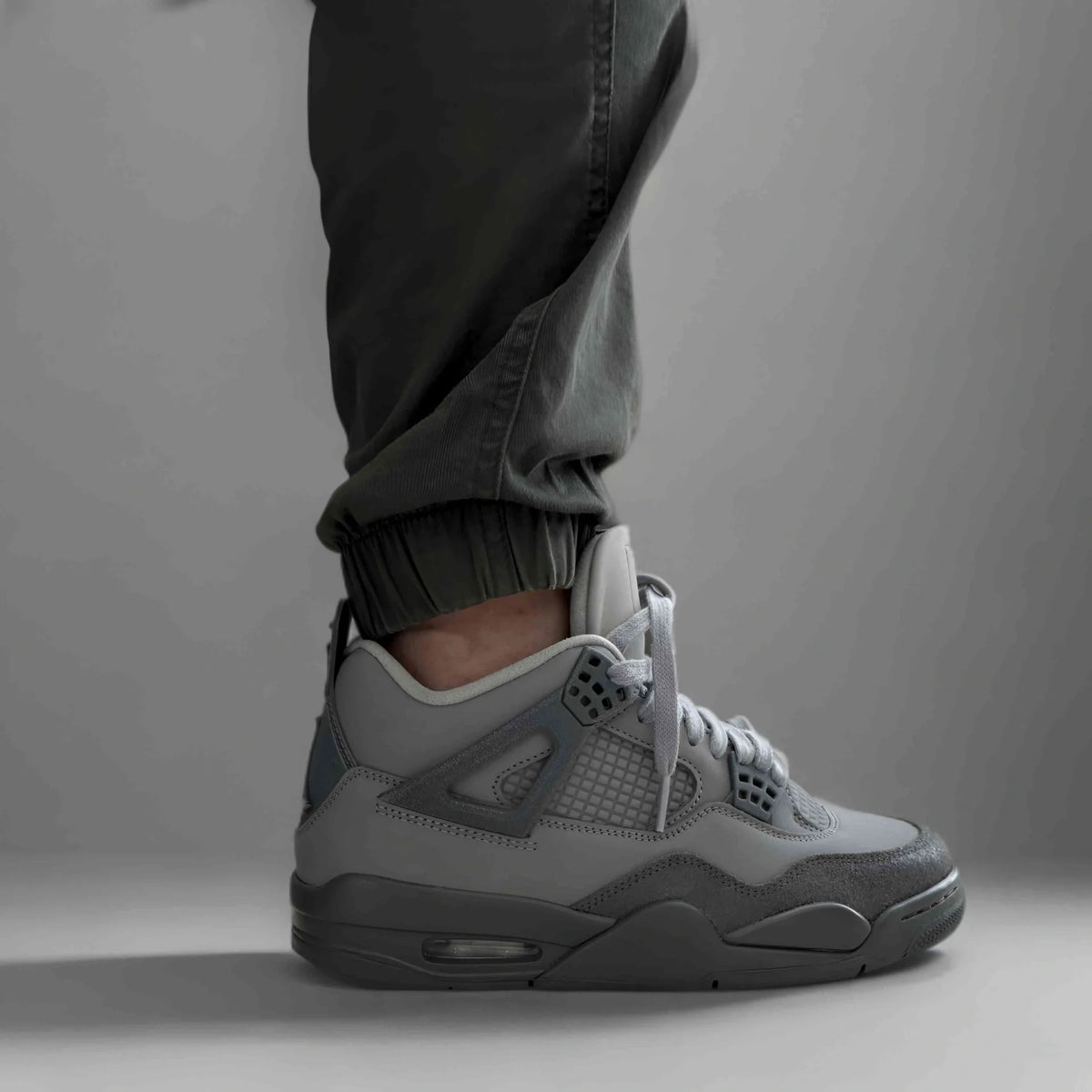 Air Jordan 4 Retro SE "Paris Olympics" in Wet Cement colorway.
