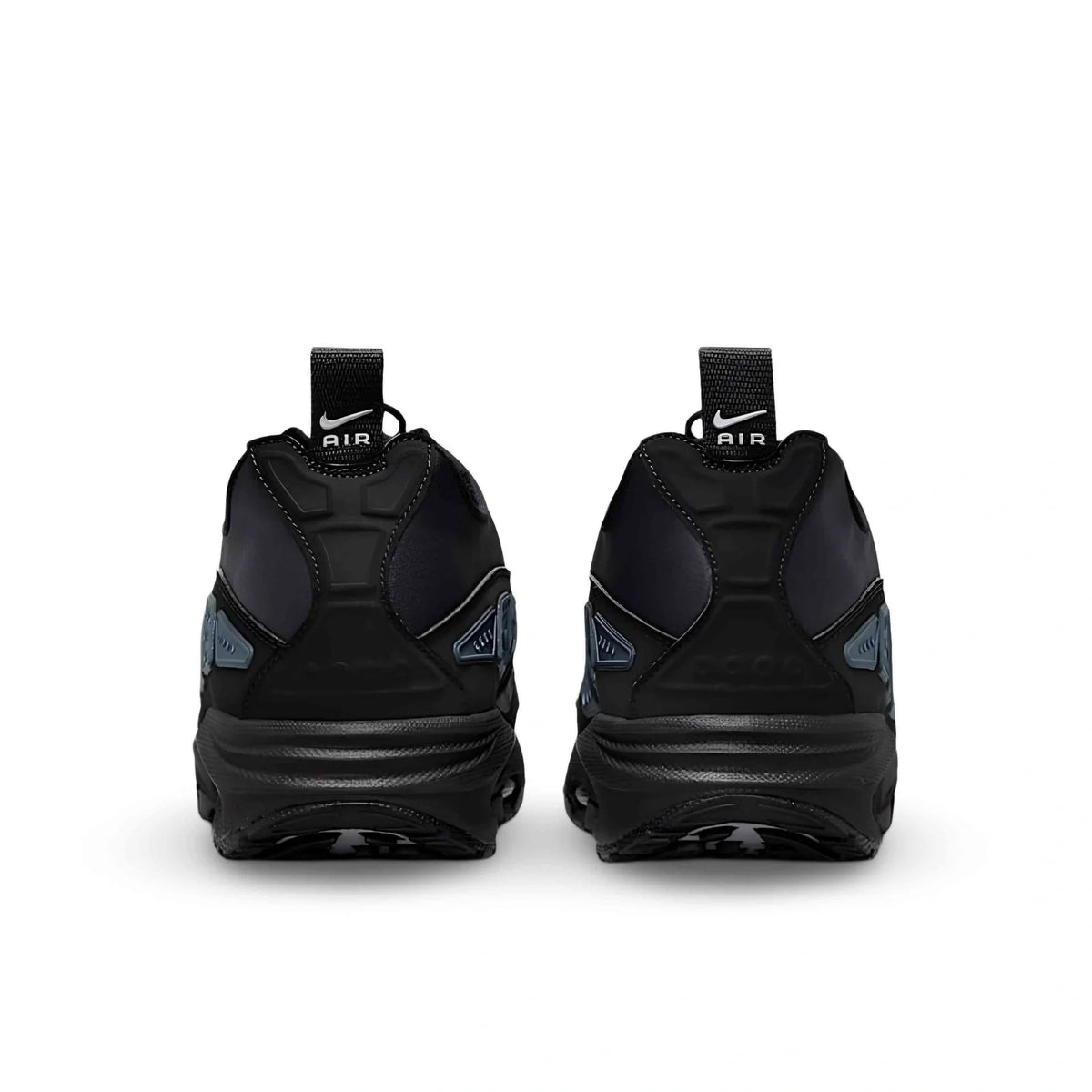 Nike Air Max Sunder in black and metallic silver.